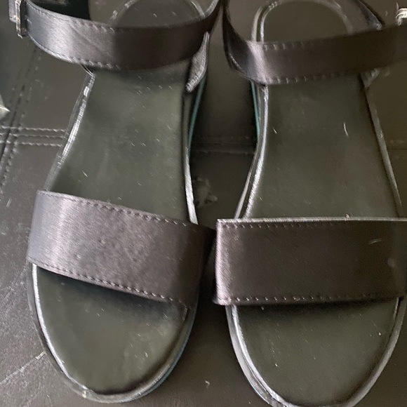 Sandals - Picture 4 of 4